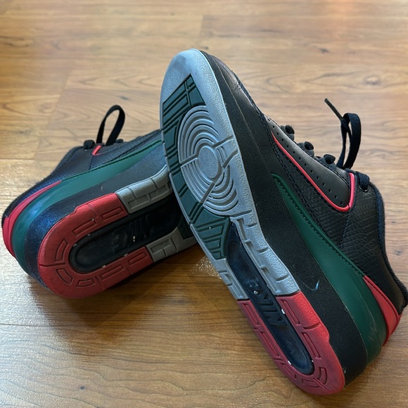 Air Jordan nike retro low style boys sneakers. - Picture 7 of 11